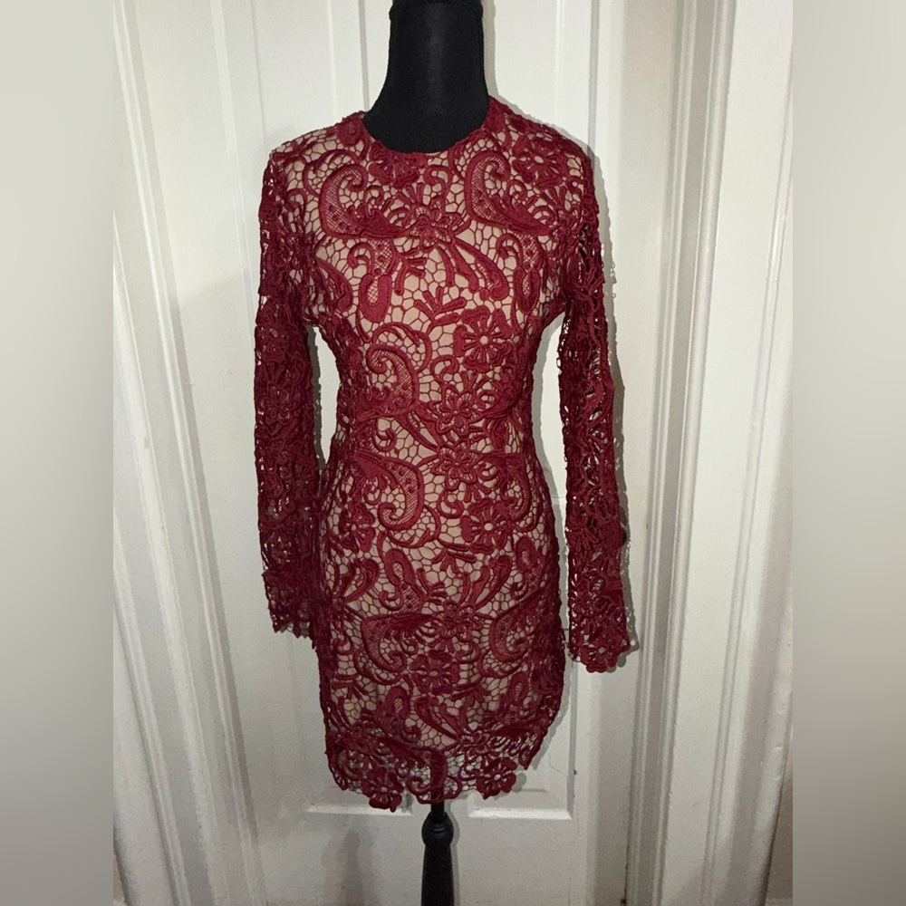 Women's AKIRA black label size medium Burgundy Lace Long Sleeve Dress